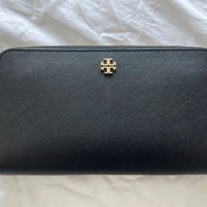 Tory Burch Robinson Continental Wallet Black